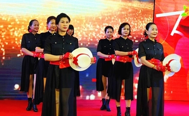 時(shí)尚銀發(fā)藝術(shù)院天津分院?jiǎn)?dòng)暨津南45+媚女人旗袍匯慶三八節(jié)聯(lián)歡匯慶圓滿(mǎn)舉行